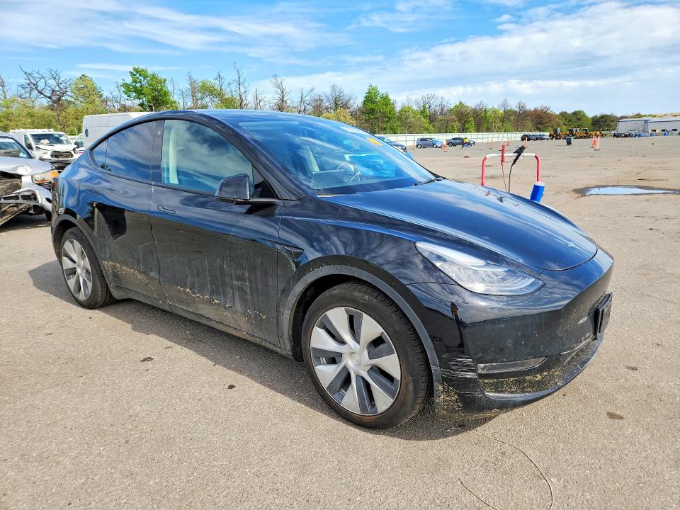 2022 Tesla Model y VIN 7SAYGAEE3NF378284 COPART salvage auction — WATER/FLOOD, Ny - Mv907A-Flood Salvage, sold $12,400 on 2026-07-13 (photo 4)
