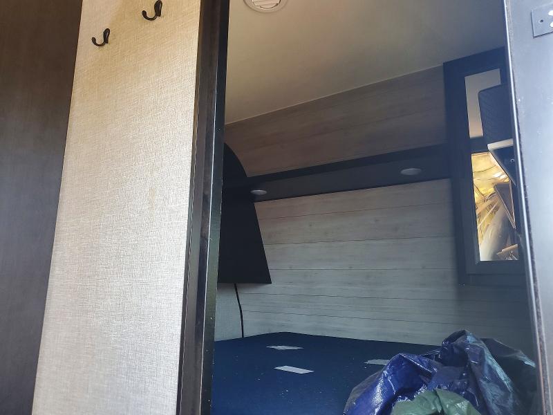 2022 Jayco Jay flight VIN 1UJBJ0BR1N17S0944 COPART salvage auction — ROOF, IL - SALVAGE CERTIFICATE, sold $50 on 2026-07-28 (photo 5)