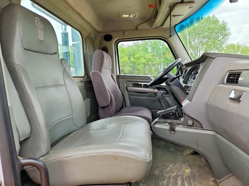2015 Kenworth Constructi VIN 1XKYA48X1FJ462423 COPART salvage auction — NORMAL WEAR, IN - CERTIFICATE OF TITLE, sold $5,600 on 2026-07-07 (photo 5)