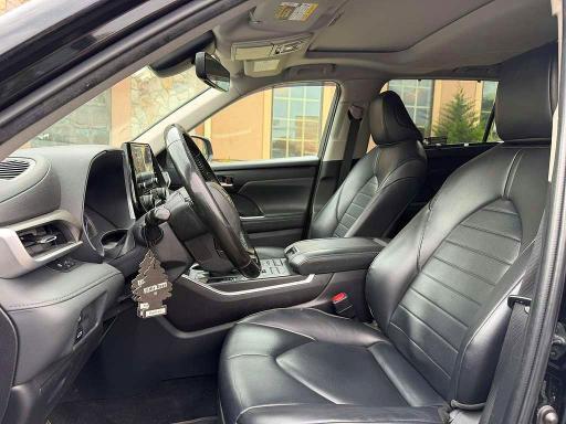 2022 Toyota Highlander VIN 5TDGZRBH5NS591314 COPART salvage auction — MINOR DENT/SCRATCHES, Ny - Certificate Of Title, sold $21,600 on 2026-07-21 (photo 7)