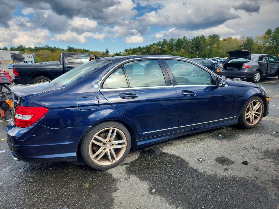 2012 Mercedes-benz C-klasse VIN WDDGF8BB8CR208790 COPART salvage auction — FRONT END, Ri - Salvage Certificate Of Title, sold $1,350 on 2026-08-04 (photo 3)