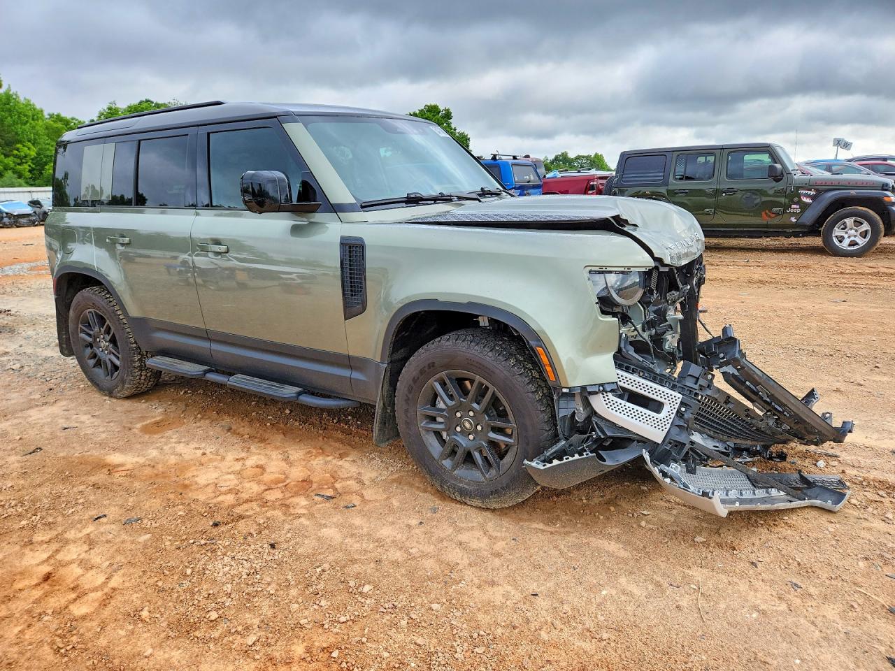 2025 Land Rover Defender VIN SALEJ7EX1S2404054 COPART salvage auction — Front End, NC - SALVAGE CERTIFICATE OF TITLE, sold $32,250 on 2026-07-06 (photo 4)