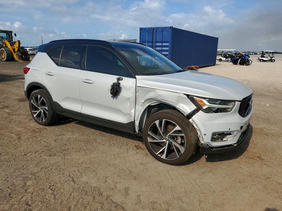 2022 Volvo VIN YV4162UM7N2653123 COPART salvage auction — FRONT END, Fl - Certificate Of Destruction, sold $7,500 on 2026-07-13 (photo 4)