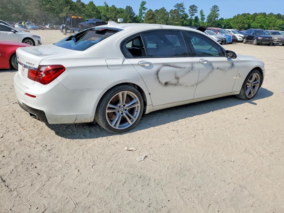 2014 BMW 7er VIN WBAYE8C58ED134701 COPART salvage auction — VANDALISM, VA - CERT OF TITLE - SALVAGE, sold $1,700 on 2026-07-28 (photo 3)