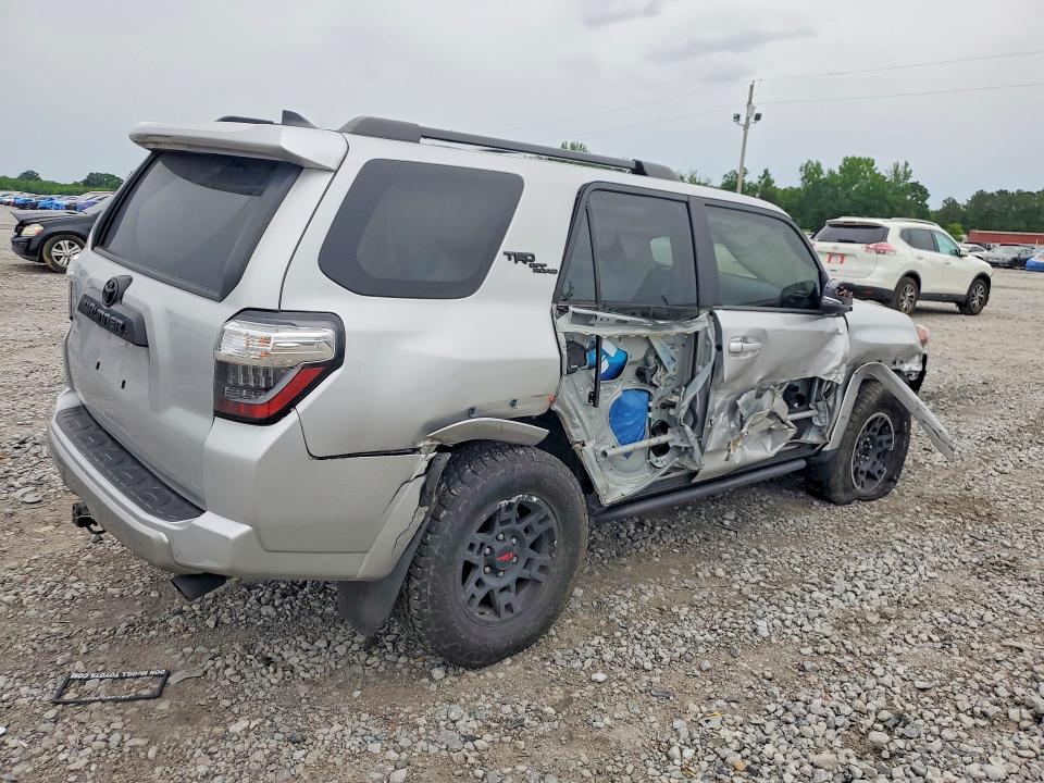 2023 Toyota 4runner VIN JTERU5JR0P6184851 COPART salvage auction — SIDE, Salvage Title, sold $19,700 on 2026-08-20 (photo 3)