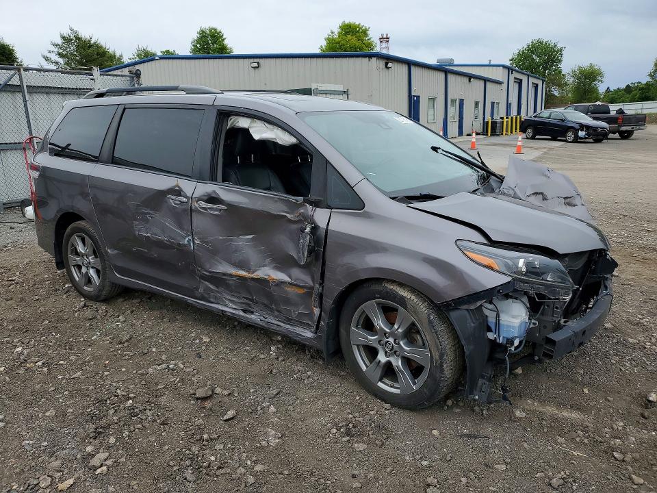 2018 Toyota Sienna VIN 5TDXZ3DC1JS931101 COPART salvage auction — SIDE, Md - Cert Of Salvage > 75% Damage, sold $3,150 on 2026-07-06 (photo 4)
