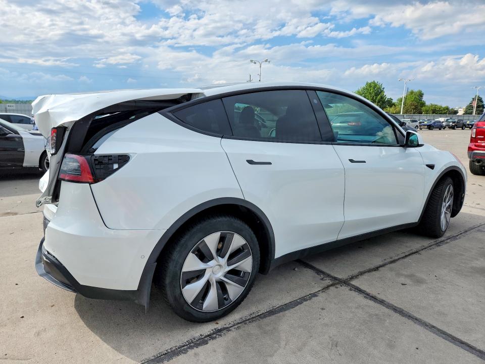 2022 Tesla Model y VIN 7SAYGAEE1NF515089 COPART salvage auction — REAR END, Co - Public - Salvage Title, sold $9,600 on 2026-07-29 (photo 3)
