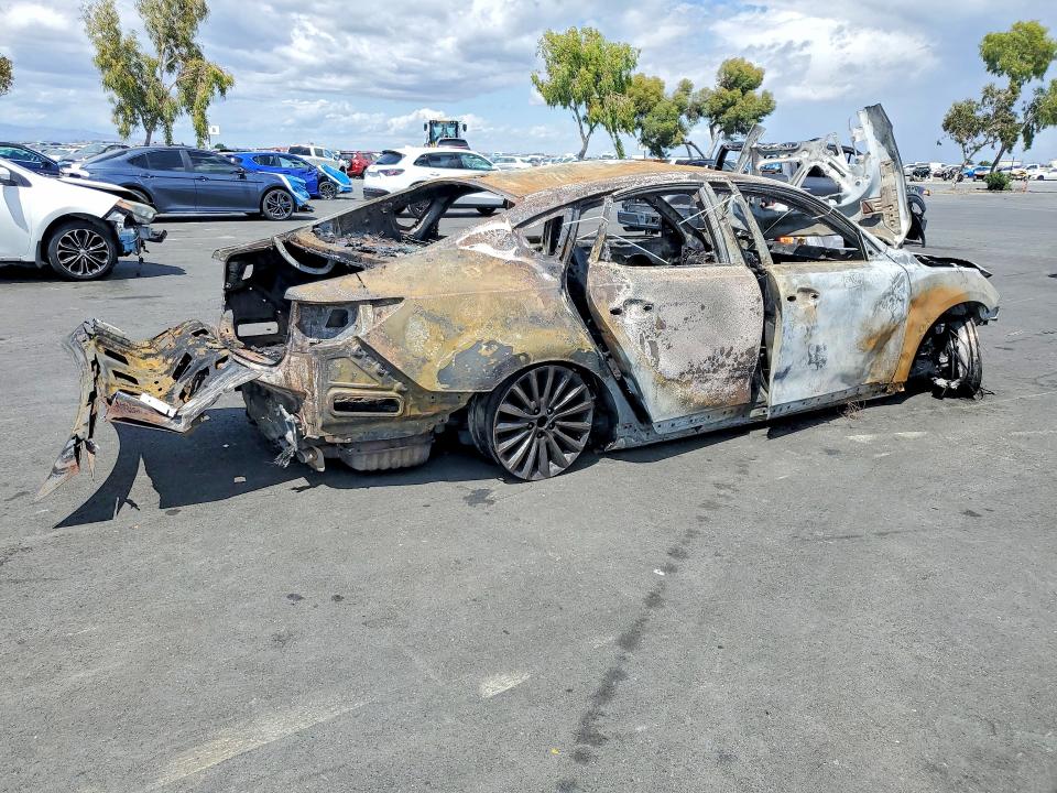 2017 Kia Cadenza VIN KNALB4J11H5037494 COPART salvage auction — BURN, Ca - Non-Repairable Vehicle Cert, sold $150 on 2026-07-20 (photo 3)
