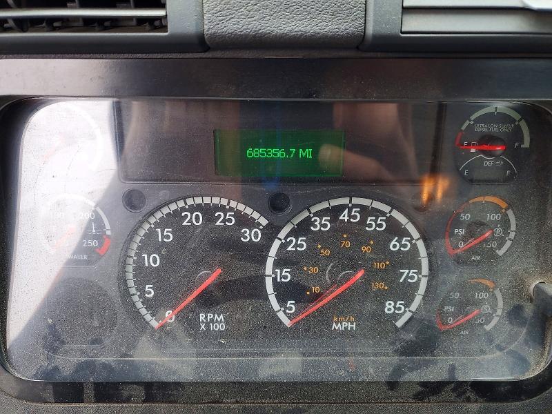 2016 Freightliner Cascadia 125 VIN 1FUBGEDV2GLHC5803 COPART salvage auction — MINOR DENT/SCRATCHES, IN - CERTIFICATE OF TITLE, sold $5,100 on 2026-07-28 (photo 8)
