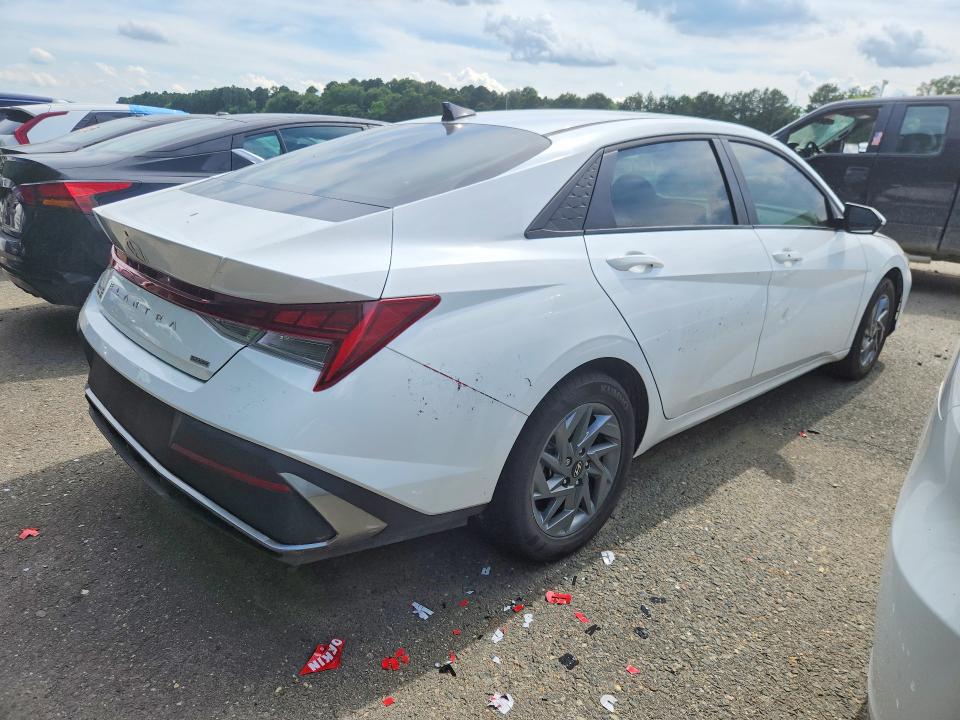 2025 Hyundai Elantra VIN KMHLM4DJ9SU131625 COPART salvage auction — MINOR DENT/SCRATCHES, LA - CERTIFICATE OF TITLE, sold $12,100 on 2026-07-16 (photo 3)