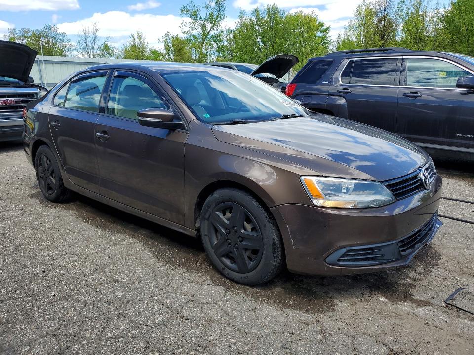 2014 Volkswagen Jetta VIN 3VWD07AJ7EM238592 COPART salvage auction — MINOR DENT/SCRATCHES, MI - CERTIFICATE OF TITLE, sold $850 on 2026-07-02 (photo 4)