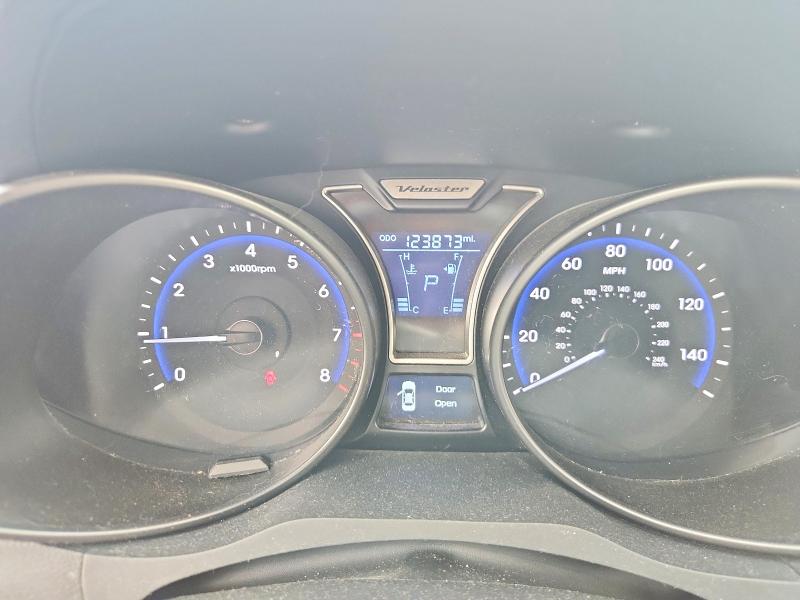 2015 Hyundai Veloster VIN KMHTC6AE2FU239774 COPART salvage auction — HAIL, Il - Salvage Certificate, sold $975 on 2026-07-06 (photo 9)