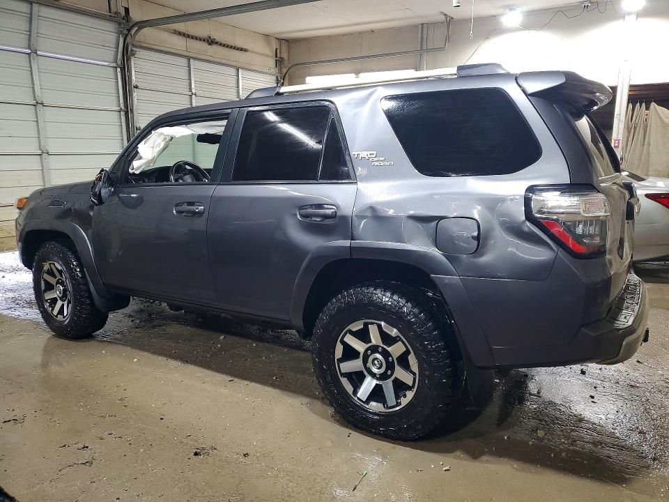 2018 Toyota 4runner VIN JTEBU5JR4J5590257 COPART salvage auction — ROLLOVER, Tn - Salvage Certificate, sold $10,200 on 2026-07-28 (photo 2)