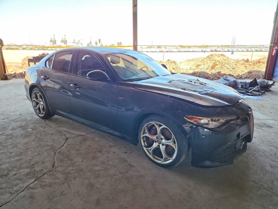 2019 Alfa romeo Giulia VIN ZARFAMBN2K7600882 COPART salvage auction — ENGINE BURN, Az - Cert Of Title- Non Repair, sold $3,550 on 2026-07-08 (photo 4)