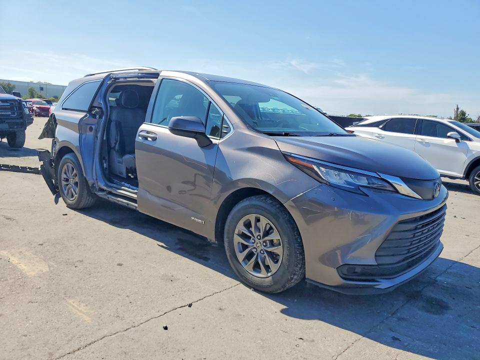 2021 Toyota VIN 5TDBSKFC0MS023460 COPART salvage auction — SIDE, Salvage Title, sold $4,000 on 2026-07-28 (photo 4)