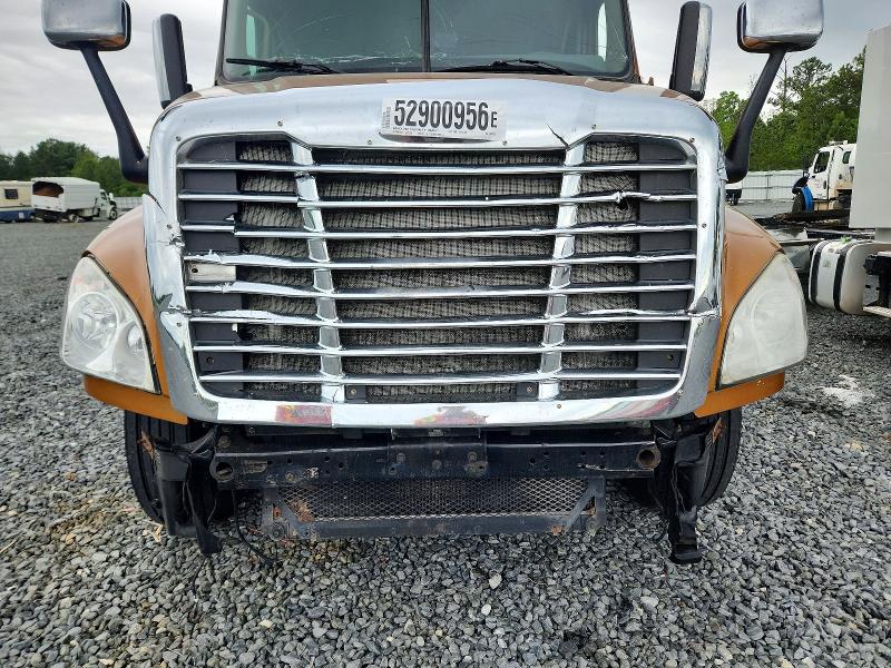 2016 Freightliner Cascadia VIN 1FVXGF005GLGX8224 COPART salvage auction — FRONT END, GA - CERT OF TITLE-SALVAGE, sold $18,600 on 2026-07-16 (photo 9)