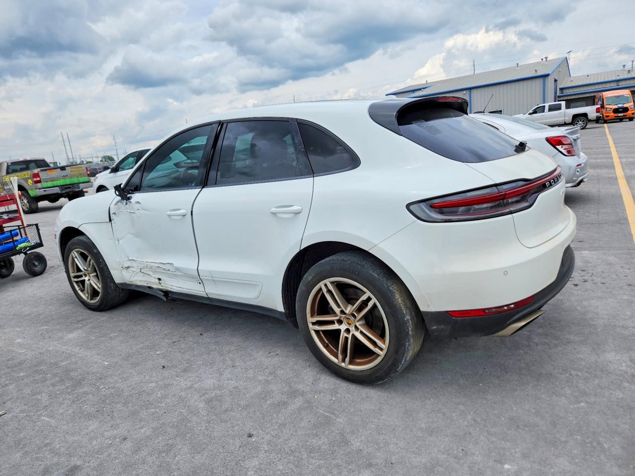 2019 Porsche Macan VIN WP1AA2A52KLB04819 COPART salvage auction — Side, MO - CERT OF TITLE-REPOSSESSED, sold $10,500 on 2026-07-01 (photo 2)