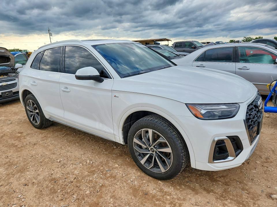2023 Audi Q5 VIN WA1EAAFY4P2121287 COPART salvage auction — WATER/FLOOD, Tx - Salvage Title-Flood Damage, sold $15,800 on 2026-07-02 (photo 4)