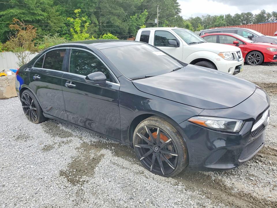 2019 Mercedes-benz VIN WDD3G4FB0KW026905 COPART salvage auction — MINOR DENT/SCRATCHES, Fl - Certificate Of Title, sold $8,600 on 2026-07-29 (photo 4)