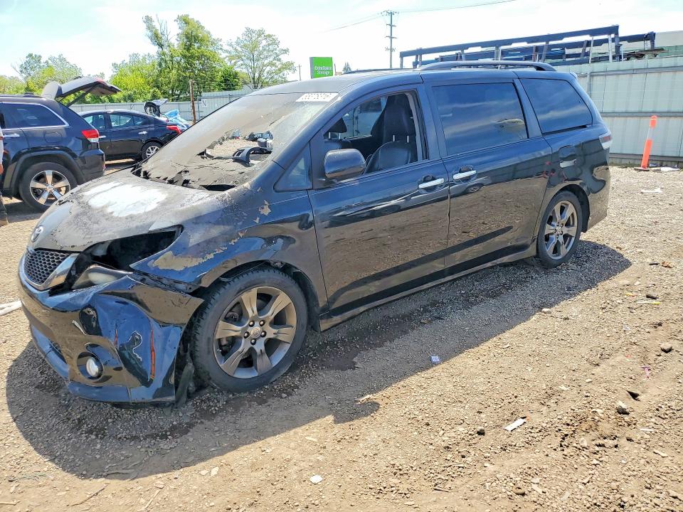 2015 Toyota Sienna VIN 5TDXK3DC0FS597879 COPART salvage auction — ENGINE BURN, Il - Salvage Certificate, sold $725 on 2026-07-17 (photo 1)