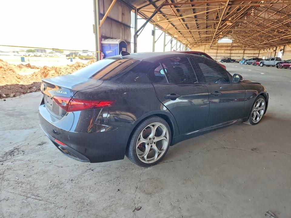 2019 Alfa romeo Giulia VIN ZARFAMBN2K7600882 COPART salvage auction — ENGINE BURN, Az - Cert Of Title- Non Repair, sold $3,550 on 2026-07-08 (photo 3)