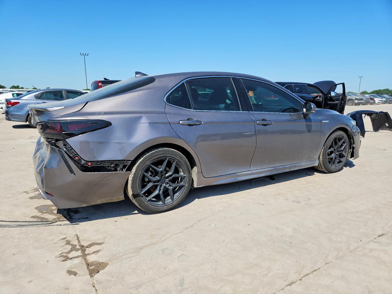 2021 Toyota Camry VIN 4T1K31AK9MU561524 COPART salvage auction — Rear End, TX - SALVAGE VEHICLE TITLE, sold $7,900 on 2026-07-09 (photo 3)