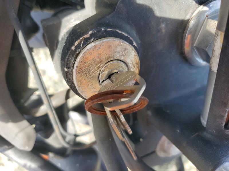 2021 Royal enfield motors Himalayan VIN ME3FSM247MK401110 COPART salvage auction — VANDALISM, CA - SALVAGE CERTIFICATE, sold $15 on 2026-07-02 (photo 8)