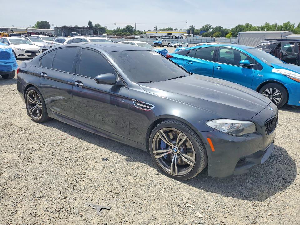 2013 BMW M5 VIN WBSFV9C59DD095852 COPART salvage auction — MINOR DENT/SCRATCHES, Ca - Dis/Dlr/Exp Only Clean Title, sold $11,200 on 2026-07-28 (photo 4)