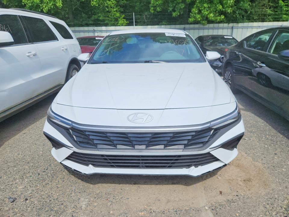 2025 Hyundai Elantra VIN KMHLM4DJ9SU131625 COPART salvage auction — MINOR DENT/SCRATCHES, LA - CERTIFICATE OF TITLE, sold $12,100 on 2026-07-16 (photo 5)