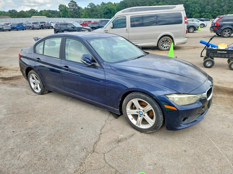 2014 BMW 3 series VIN WBA3C3G53ENS70936 COPART salvage auction — NORMAL WEAR, Ms - Certificate Of Title (P), sold $500 on 2026-07-10 (photo 4)