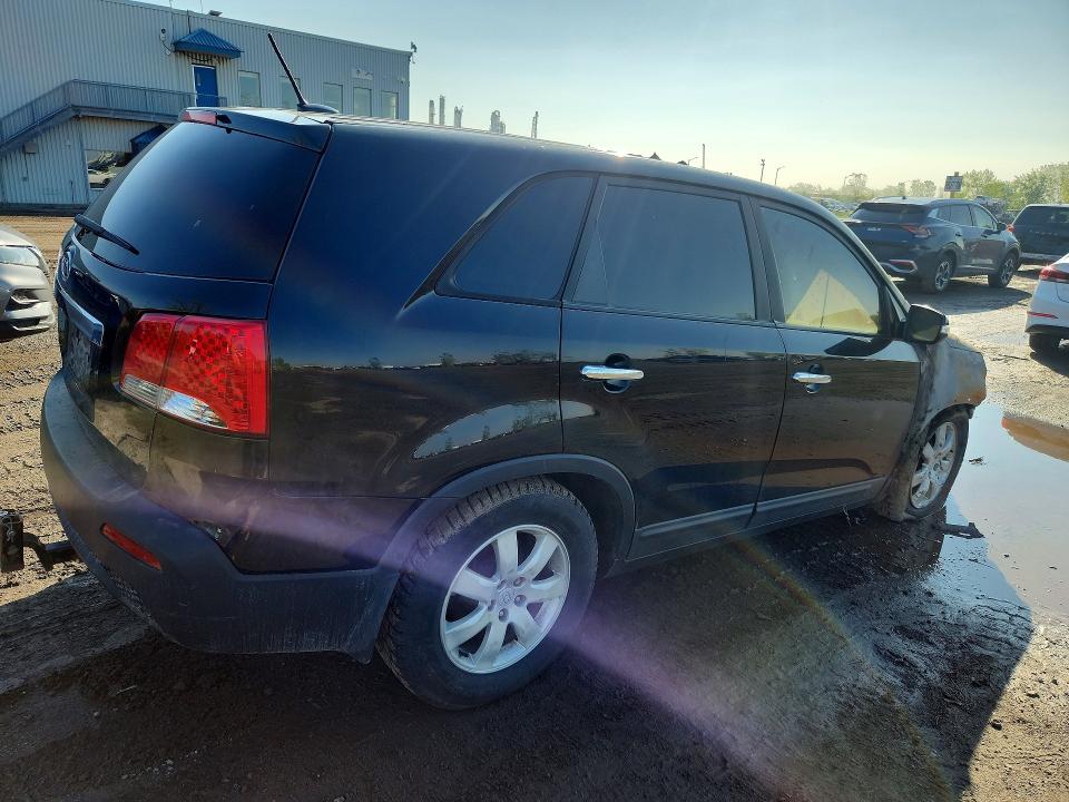 2011 Kia Sorento VIN 5XYKT3A1XBG092515 COPART salvage auction — BURN, Qc - Irrecuperable, sold $375 on 2026-07-28 (photo 3)