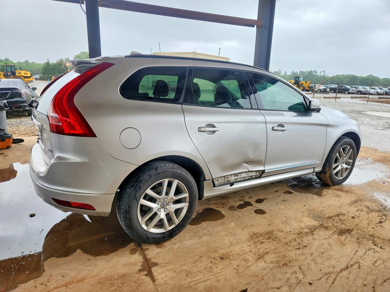 2017 Volvo XC60 VIN YV440MDJ2H2090860 COPART salvage auction — Side, AL - CERT OF TITLE-SALVAGE TITLE, sold $1,900 on 2026-07-01 (photo 3)
