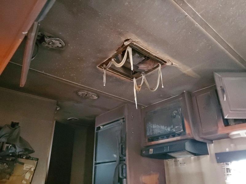 2015 Forest river Wildwood VIN 4X4TWDB28F7348091 COPART salvage auction — INTERIOR BURN, AL - CERT OF TITLE-PARTS ONLY SALVG, sold $90 on 2026-07-28 (photo 9)