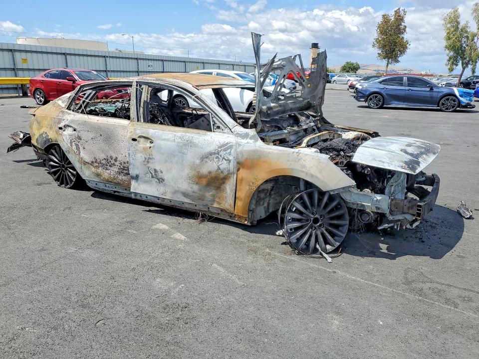 2017 Kia Cadenza VIN KNALB4J11H5037494 COPART salvage auction — BURN, Ca - Non-Repairable Vehicle Cert, sold $150 on 2026-07-20 (photo 4)