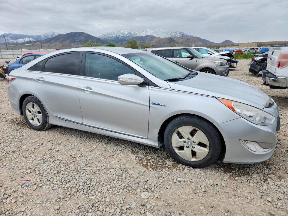 2012 Hyundai VIN KMHEC4A43CA035549 COPART salvage auction — MINOR DENT/SCRATCHES, Wy - Certificate Of Title, sold $550 on 2026-07-31 (photo 4)