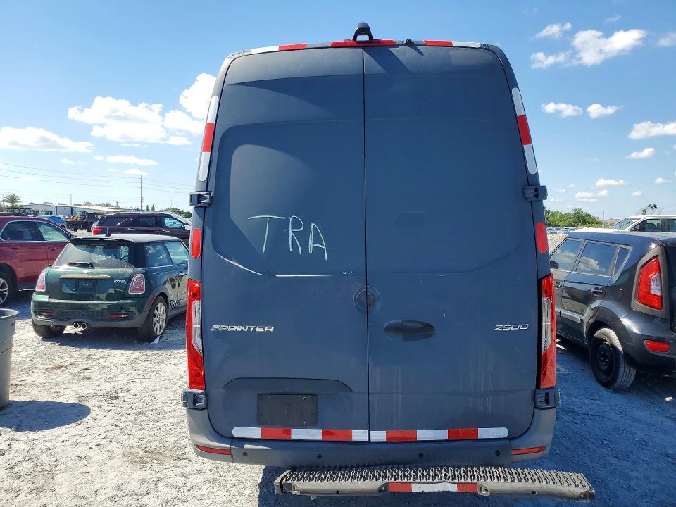 2019 Mercedes-benz VIN WD4PF1CD1KP151771 COPART salvage auction — MINOR DENT/SCRATCHES, Fl - Certificate Of Title, sold $11,500 on 2026-07-27 (photo 6)