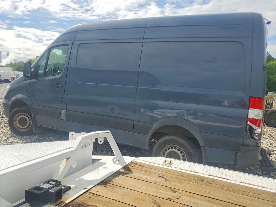 2018 Mercedes-benz Sprinter VIN WD3PE7CD1JP638297 COPART salvage auction — MINOR DENT/SCRATCHES, In - Certificate Of Title (P), sold $7,400 on 2026-07-30 (photo 2)