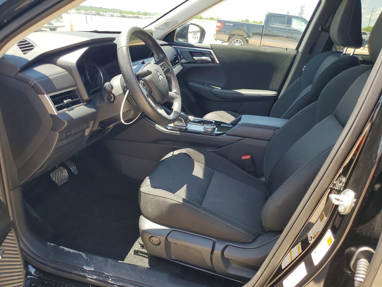 2025 Mitsubishi Outlander VIN JA4J3UA86SZ055472 COPART salvage auction — Front End, TX - SALVAGE VEHICLE TITLE, sold $9,300 on 2026-07-09 (photo 7)