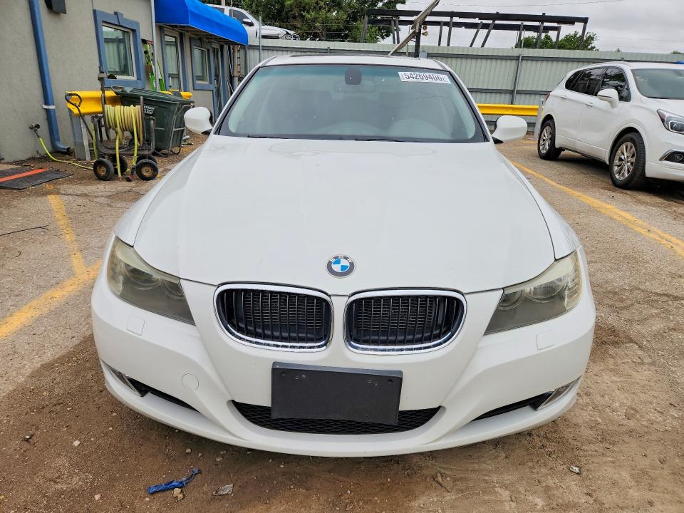 2011 BMW 3er VIN WBAPK7C51BF087333 COPART salvage auction — HAIL, KS - CERT OF TITLE-SALVAGE, sold $950 on 2026-08-03 (photo 5)