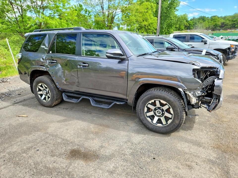 2023 Toyota 4runner VIN JTERU5JR3P6117046 COPART salvage auction — FRONT END, NJ - CERT OF TITLE-SALVAGE, sold $23,200 on 2026-07-09 (photo 4)