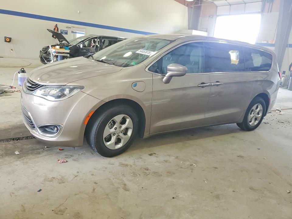 2018 Chrysler Pacifica VIN 2C4RC1H72JR126972 — COPART salvage auction photo