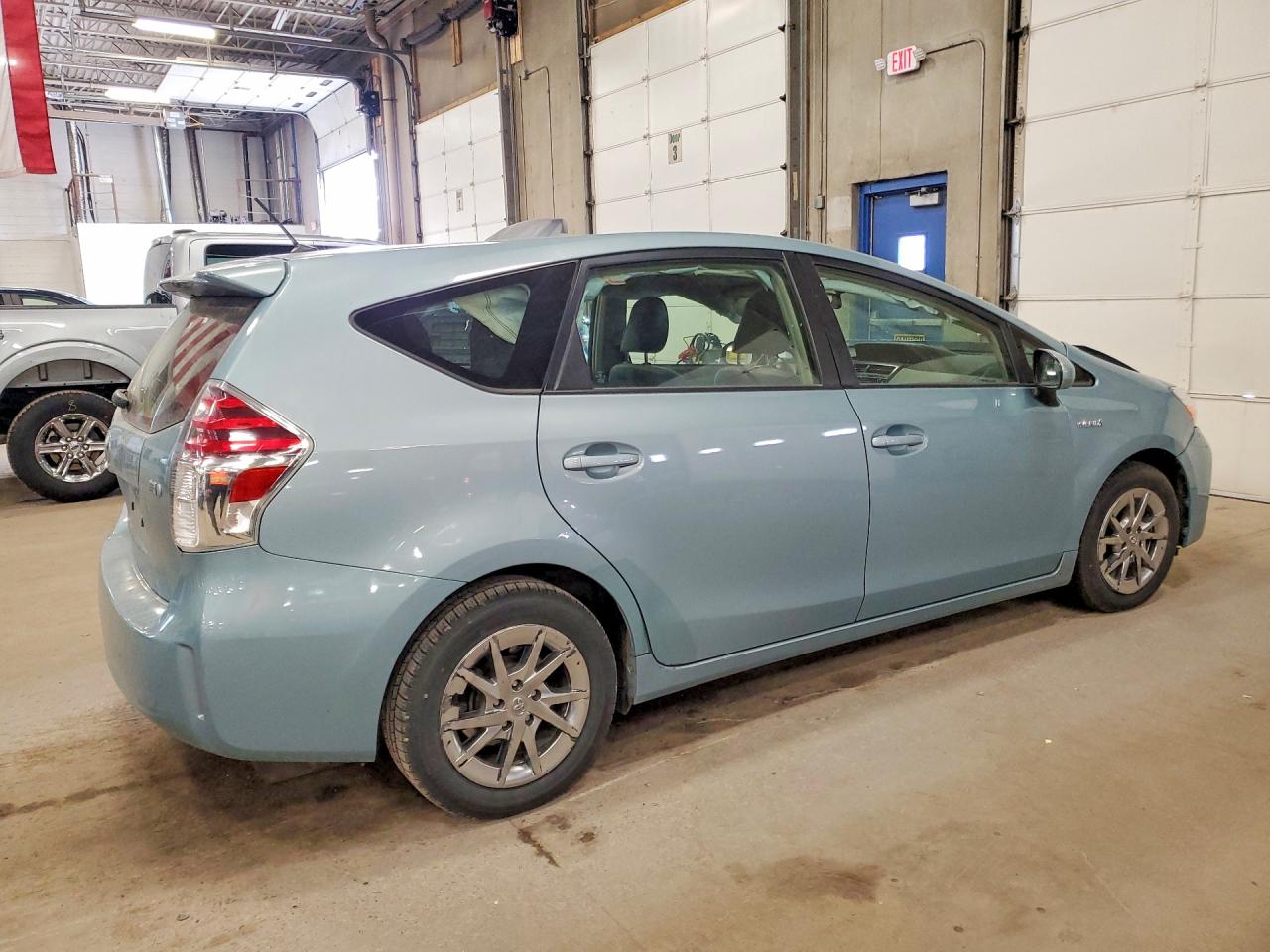 2015 Toyota Prius V VIN JTDZN3EU8FJ038861 COPART salvage auction — Front End, MN - CERT OF TITLE-SALVAGE, sold $2,500 on 2026-07-09 (photo 3)