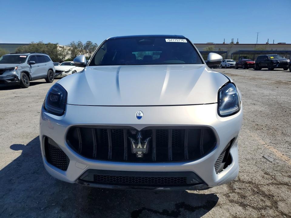 2023 Maserati Grecale VIN ZN682AVM4P7407902 COPART salvage auction — SIDE, Nv - Salvage Title, sold $275 on 2026-07-02 (photo 5)