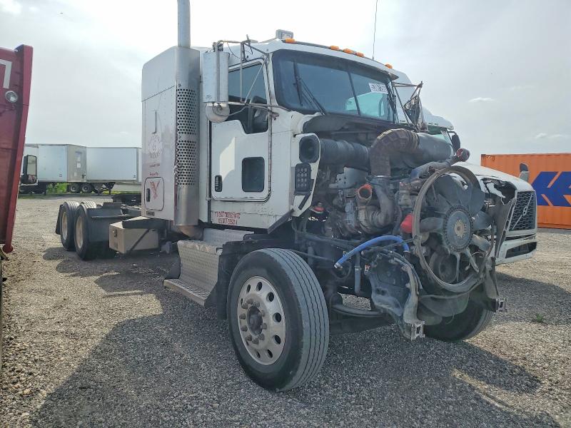 2014 Kenworth T800 VIN 1XKDDP8X2EJ411261 COPART salvage auction — FRONT END, TX - NONREPAIRABLE TITLE, sold $4,100 on 2026-07-09 (photo 1)