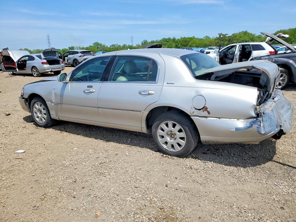 2003 Lincoln TOWN CAR VIN 1LNHM81WX3Y653722 COPART salvage auction — REAR END, Il - Salvage Certificate, sold $300 on 2026-07-10 (photo 2)