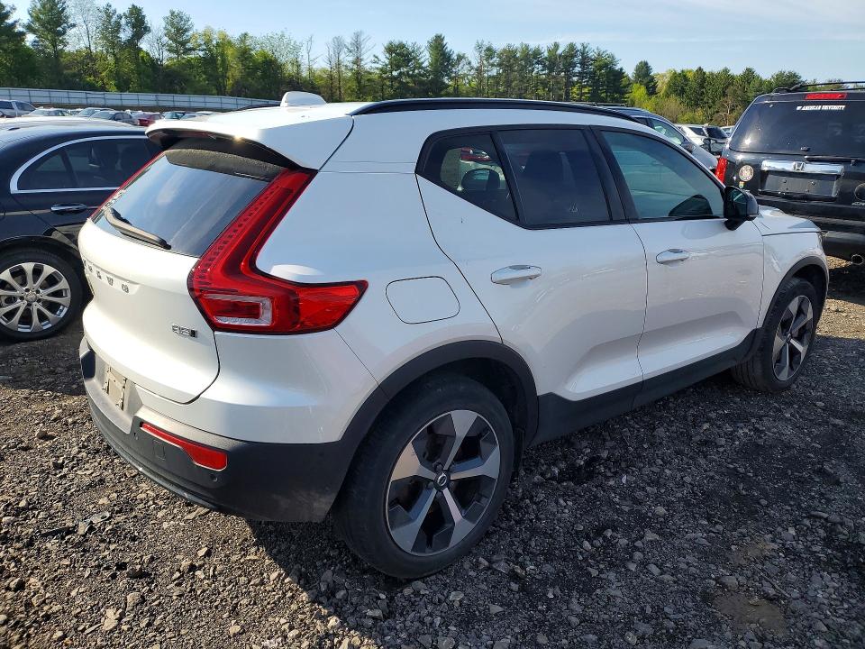 2024 Volvo Xc40 VIN YV4L12UL8R2201427 COPART salvage auction — SIDE, Md - Cert Of Salvage > 75% Damage, sold $250 on 2026-07-27 (photo 3)