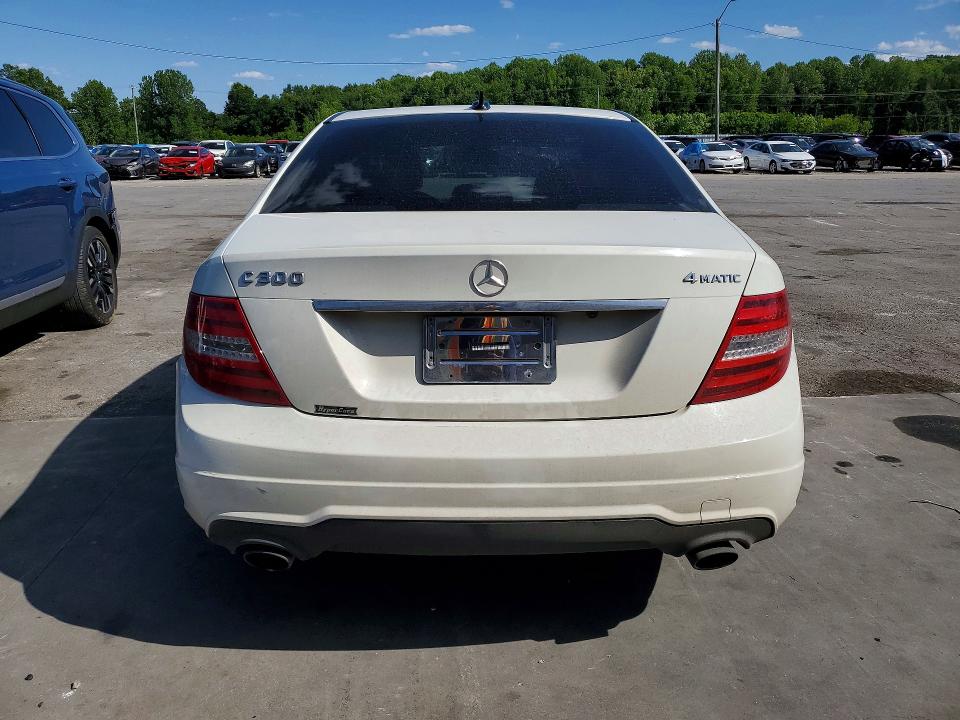 2012 Mercedes-benz C-klasse VIN WDDGF8BB3CR210320 COPART salvage auction — SIDE, IN - CERT OF TITLE-SALVAGE TITLE, sold $1,950 on 2026-08-06 (photo 6)