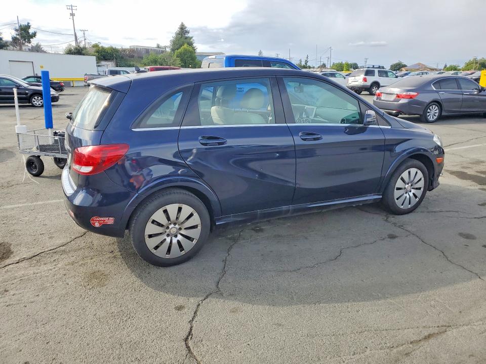 2017 Mercedes-benz B-klasse VIN WDDVP9AB0HJ013946 COPART salvage auction — MINOR DENT/SCRATCHES, Ca - Dis/Dlr/Exp Only Clean Title, sold $1,700 on 2026-07-10 (photo 3)