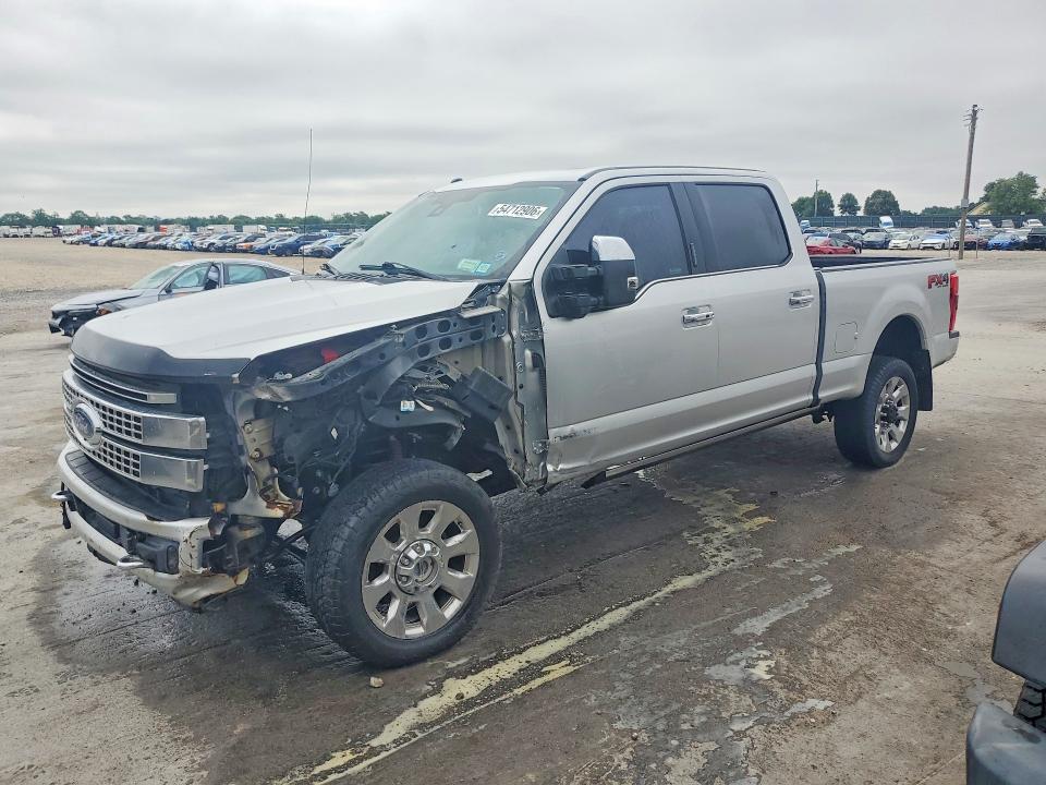 2017 Ford F-350 super duty VIN 1FT8W3BT6HED03180 — COPART salvage auction photo