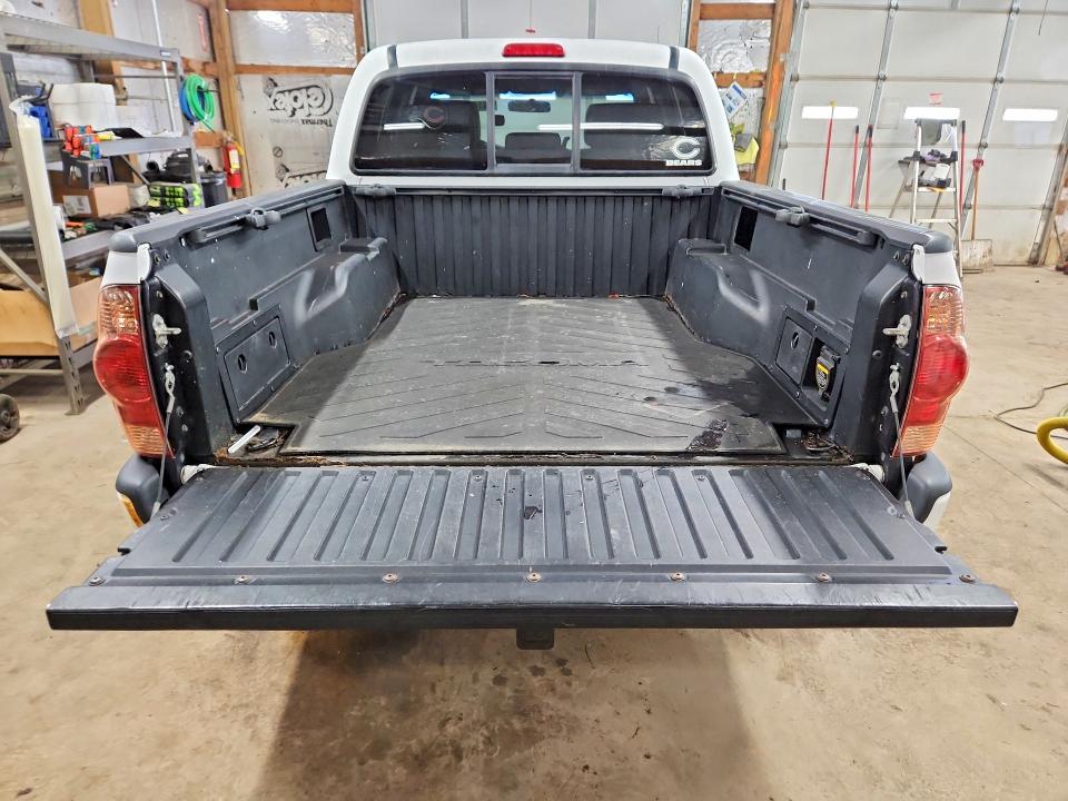 2005 Toyota Tacoma VIN 5TELU42N55Z107683 COPART salvage auction — FRONT END, IL - SALVAGE CERTIFICATE, sold $3,900 on 2026-07-20 (photo 6)